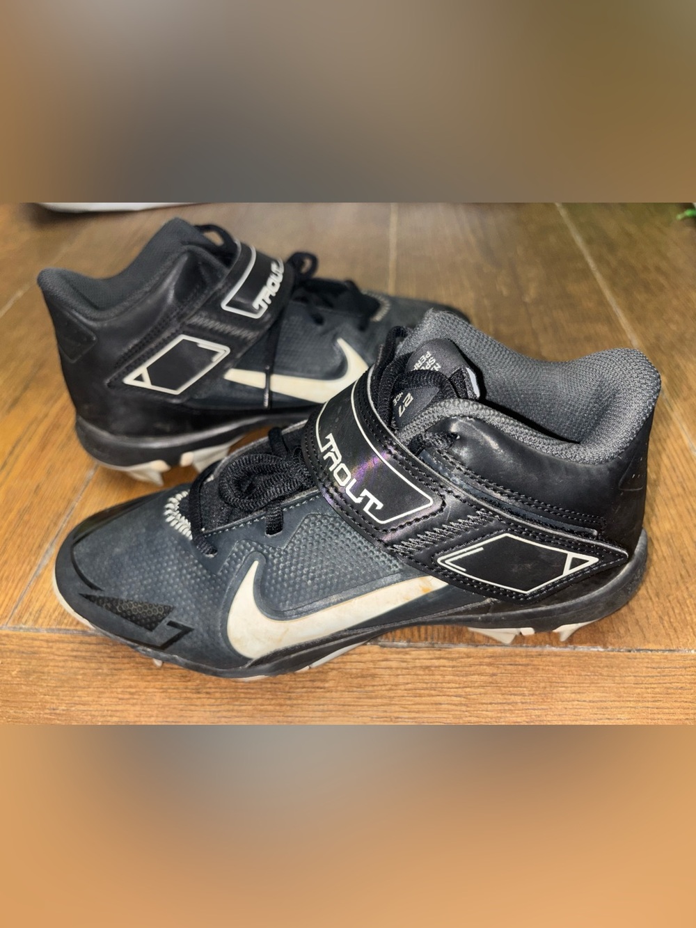 Nike Kids Black and White Strap Baseball/Softball Cleats